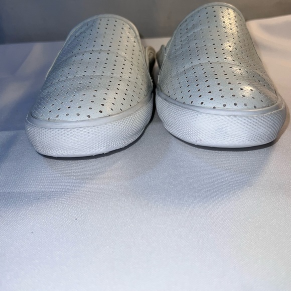 Kenneth Cole Reaction White Perforated Slip-on Shoes Salt Tae LE Womens Sz 8.5. - Picture 6 of 11